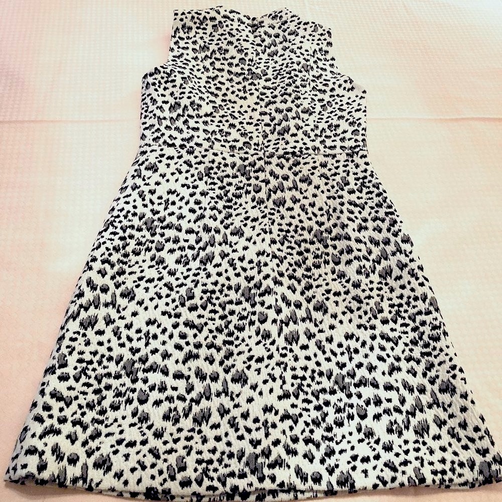 🔥HP🔥Ann Taylor LOFT Dress: Black and White Animal Print Lined Sheath SIZE 2 - Picture 3 of 10